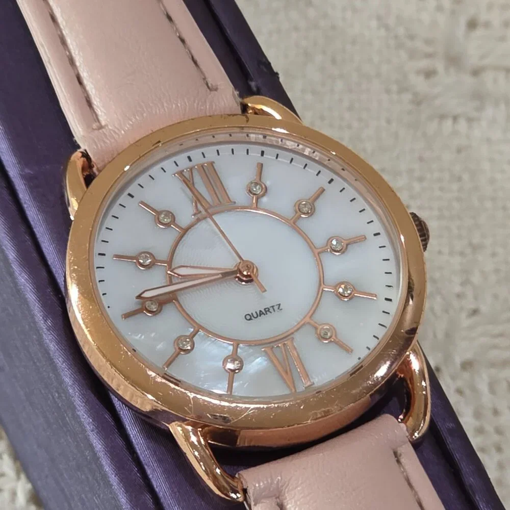 Rose Gold Bezel MOP Face Crystal Hour Marks Easy to Read Women's Watch Runs Well